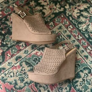 Chinese Laundry Tan Wedges Size 7